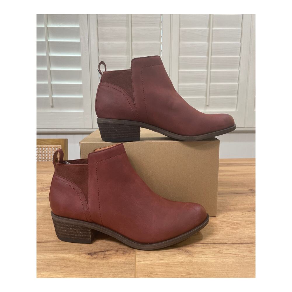 Lucky Brand Women's Badene Ankle Bootie Burgundy Faux Leather Size 7.5 NWOB